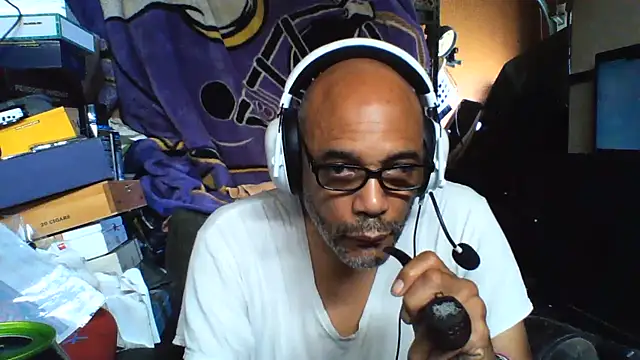 A_CIGAR_MAN – Naživo XXX chat