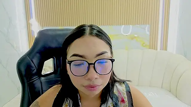 Akari_s Adlı Modelin Canlı XXX Sohbeti