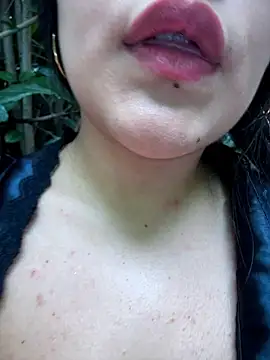 Emily_Gomezz 即時 XXX 聊天