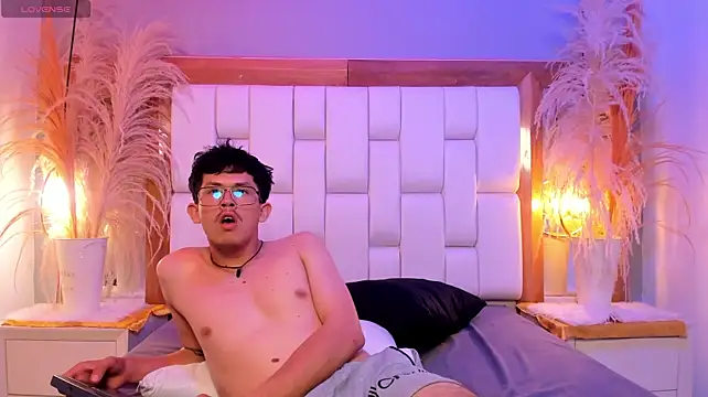 Chat +18 de Amy_and_Alex ao vivo