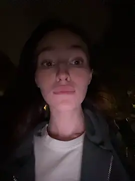 -missbehaving-'s Live XXX Chat