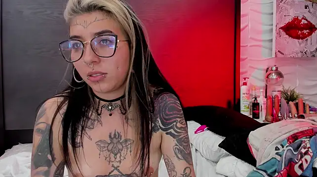 Chat +18 de inkedsinners_ ao vivo