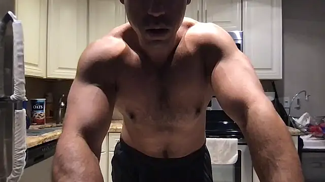 BigGuyMuscle live XXX chat