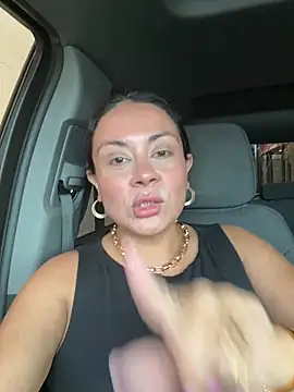 roxxanne3333's Live XXX Chat