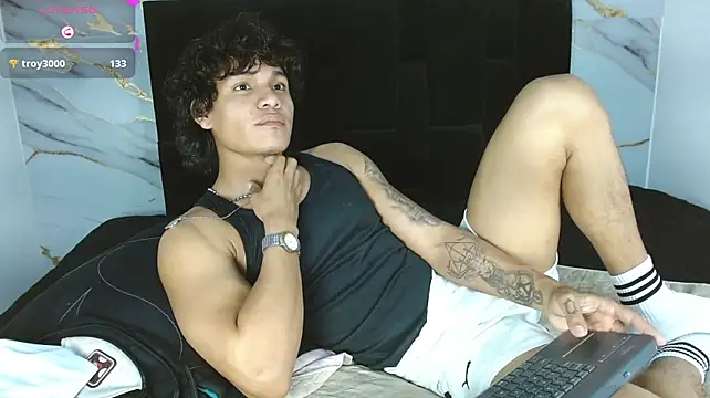 Онлайн чат XXX MaximilianRoth