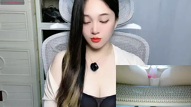 woaiqinqin Adlı Modelin Canlı XXX Sohbeti