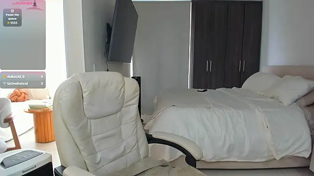 Živý XXX chat lau__me