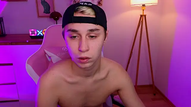 e1v1s Adlı Modelin Canlı XXX Sohbeti