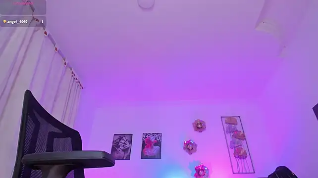 Naiely_NaidesのライブXXXチャット