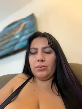 Vicky_Sixx Adlı Modelin Canlı XXX Sohbeti