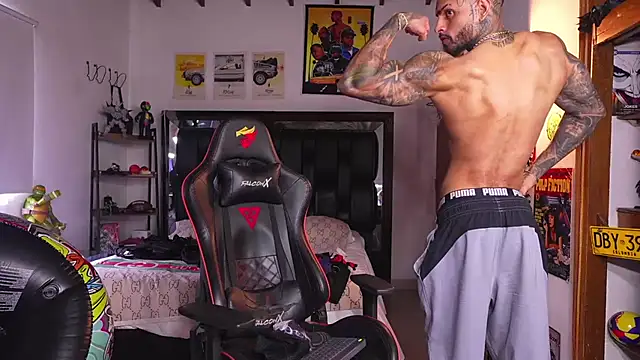 logan_hugh8's Live XXX Chat