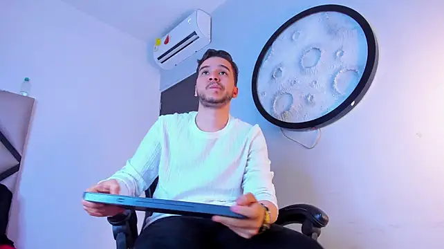 Mike_0012 Live XXX-Chat