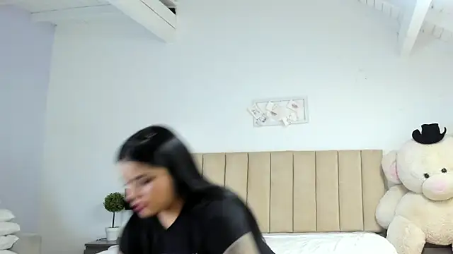 KeylaGomez_ Adlı Modelin Canlı XXX Sohbeti