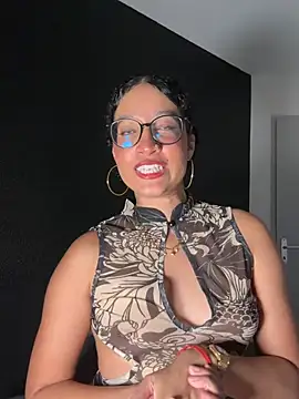 Lauyako_974 Chat XXX in diretta