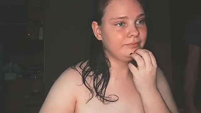 SweetPiggyx élő XXX-chatje