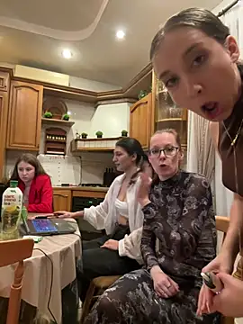 RussianGirls_: онлайн-секс-чат