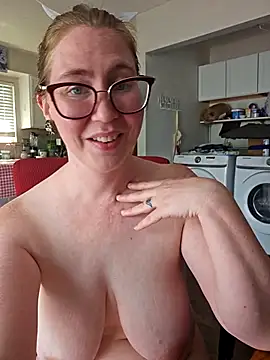 littlelustlamb Show in webcam