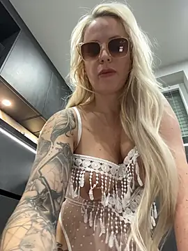 XXX chat uživo modela June695_