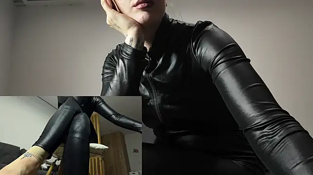 MistressSilvia's Live XXX Chat