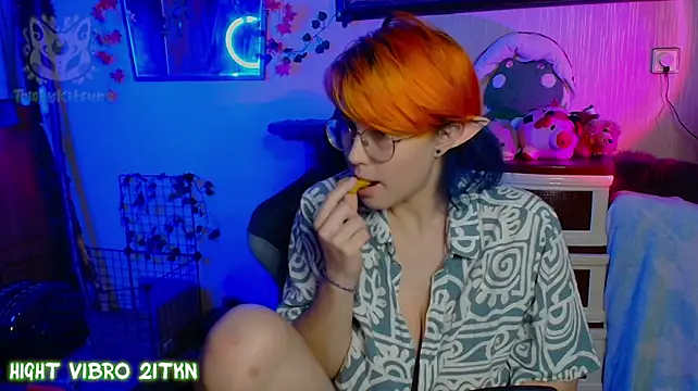 Chatroom XXX en direct de TrickyKitsune