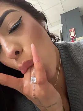 MystiqueXXX – Live XXX-chat