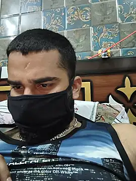 BeardKingoBack Adlı Modelin Canlı XXX Sohbeti