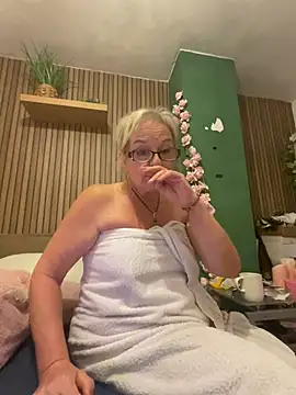 XXX chat uživo modela KitKat_X