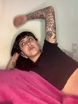 ninapellegrini17's Live XXX Chat