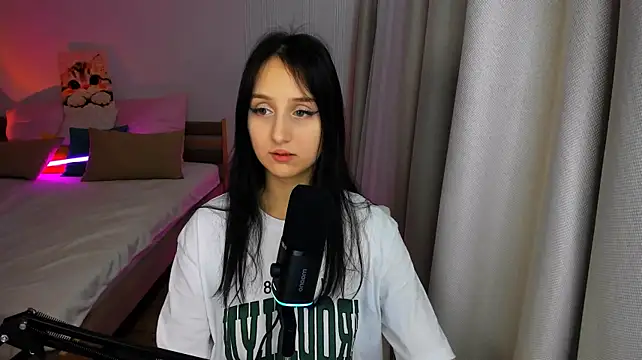 JulietteMonli XXX чат на живо