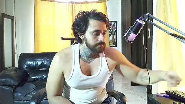 Chat +18 de aronmiller404 ao vivo