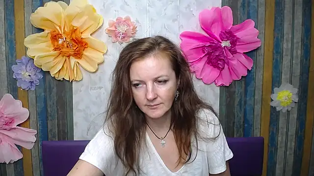 Chat +18 de MeganPirs ao vivo