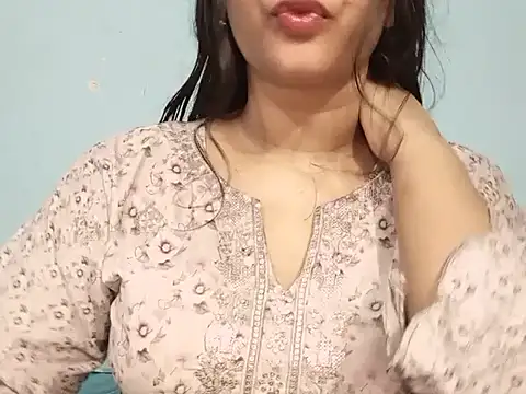 Adhiti_1 Adlı Modelin Canlı XXX Sohbeti