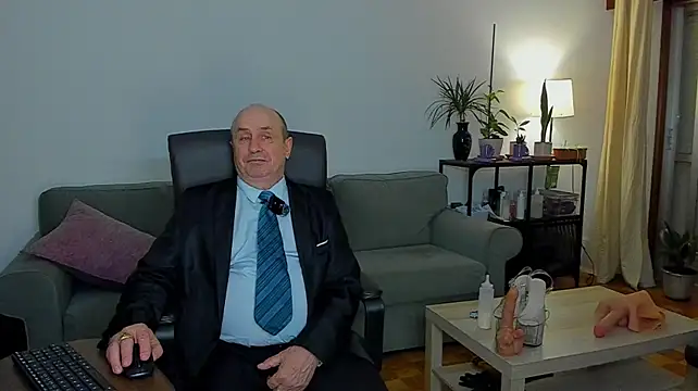 XXX chat uživo modela masterboy50