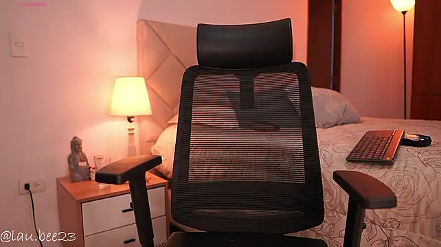 XXX chat uživo modela Lau_Bee
