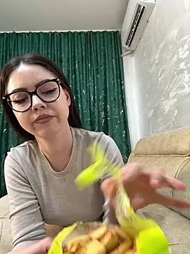 KaylaLewyss Adlı Modelin Canlı XXX Sohbeti