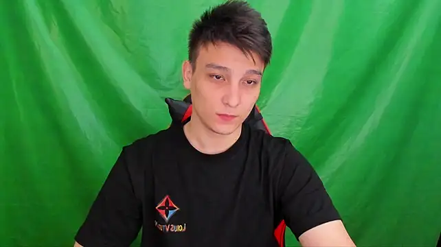 Justin_time111 Adlı Modelin Canlı XXX Sohbeti