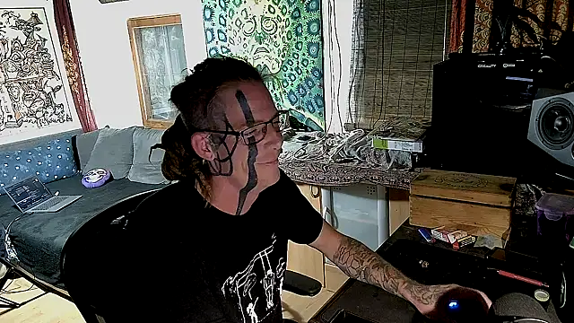 Chat +18 de FraggelHunter ao vivo