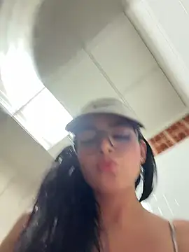 ArieliciousXXX live XXX chat