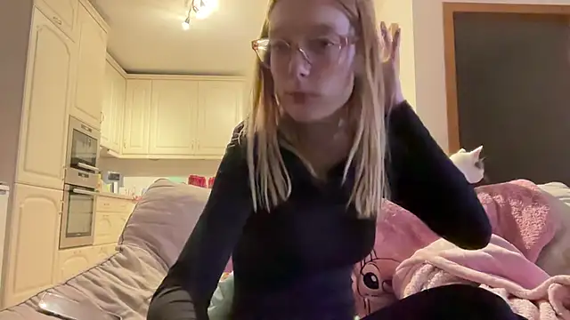 DouceMarine Adlı Modelin Canlı XXX Sohbeti