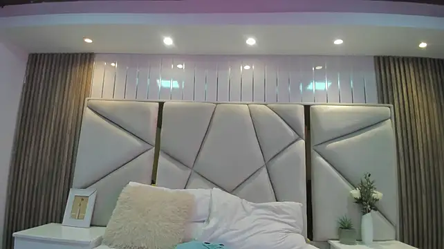 Chat +18 de Ellye_evans_ ao vivo