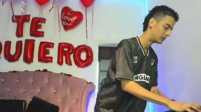 Chat +18 de Axel_Collin7 ao vivo