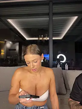 Pertunjukan Kamera Web SexOnMyLvL