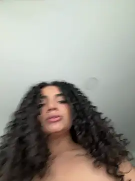 CurlyierrのライブXXXチャット