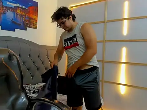 צ'אט XXX בשידור חי של Milo_scorpio