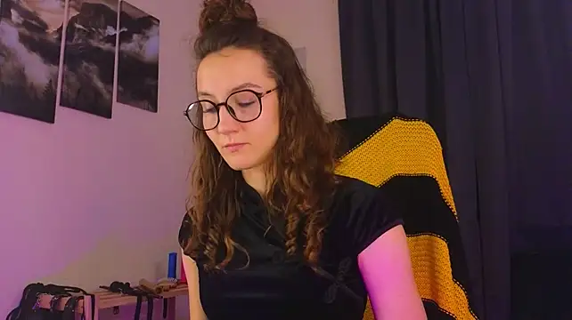 laracroftmansion Chat XXX in diretta