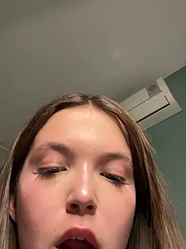 Louna-Emma Adlı Modelin Canlı XXX Sohbeti