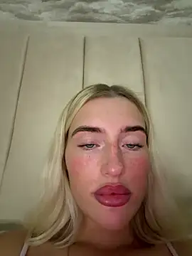 blondetart69's Live XXX Chat