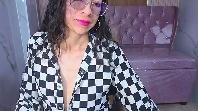 Sandra98_b élő XXX-chatje