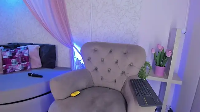 LolaGray__ Adlı Modelin Canlı XXX Sohbeti