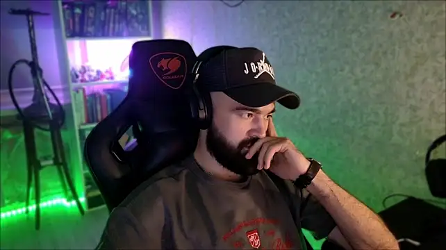 XXX chat uživo modela _Serious_Man